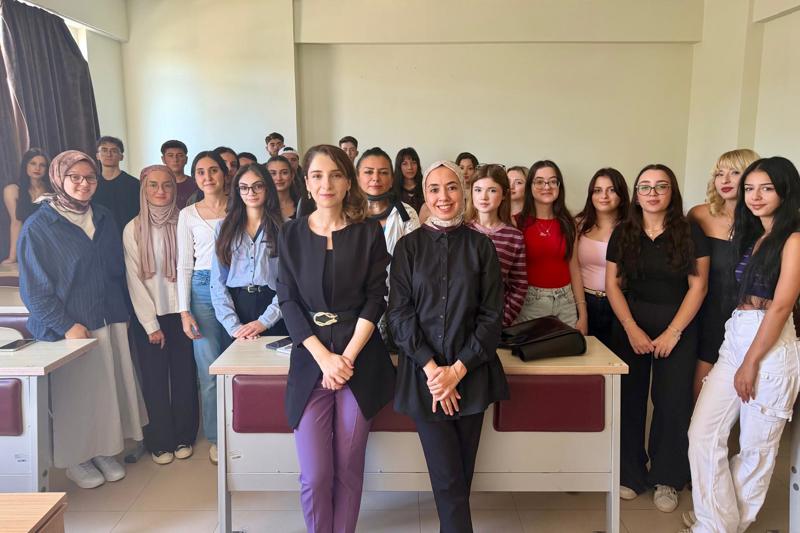 YENİ ÖĞRENCİLERİMİZE ORYANTASYON EĞİTİMLERİ DÜZENLENDİ