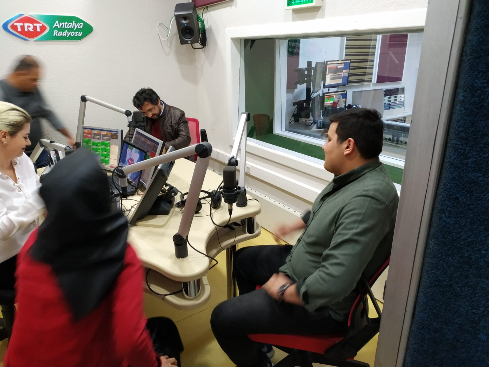 ÖĞRENCİLERİMİZ TRT ANTALYA RADYOSUNA KONUK OLDU
