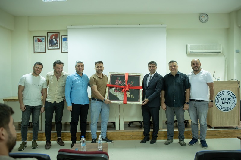 BURSA EMLAK MÜŞAVİRLERİ ODASI BAŞKANI ERDAL ÇELEBİ MESLEK YÜKSEKOKULUMUZ  ÖĞRENCİLERİYLE BULUŞTU